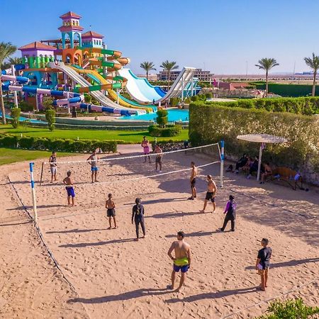 Hotel Charmillion Club Aquapark Sharm el Sheikh Esterno foto Tourists playing beach volleyball in Egypt