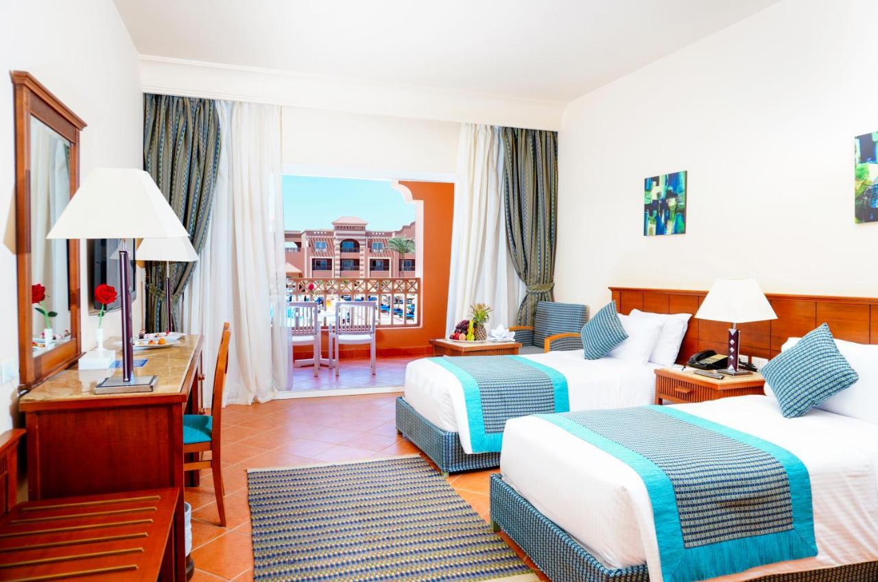 Hotel Charmillion Club Aquapark Sharm el Sheikh Esterno foto A room at the hotel