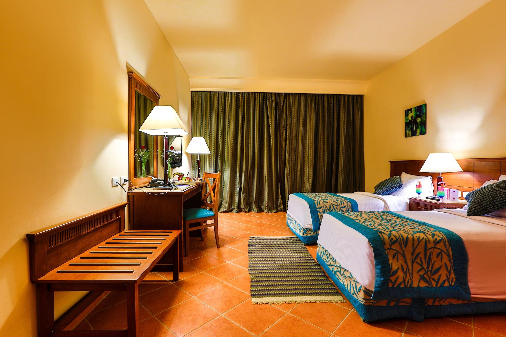 Hotel Charmillion Club Aquapark Sharm el Sheikh Esterno foto A room at the hotel
