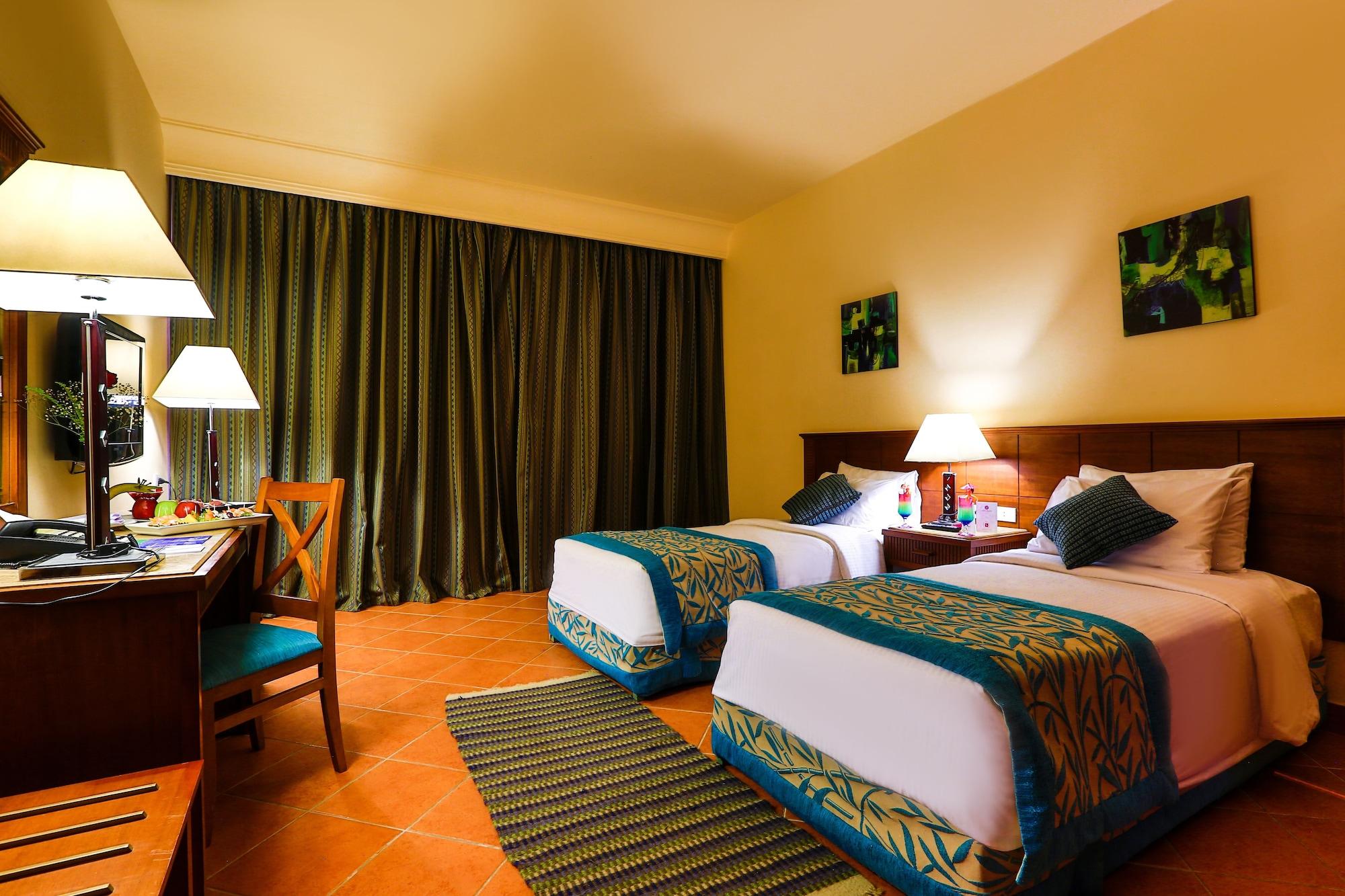 Hotel Charmillion Club Aquapark Sharm el Sheikh Esterno foto A room at the hotel