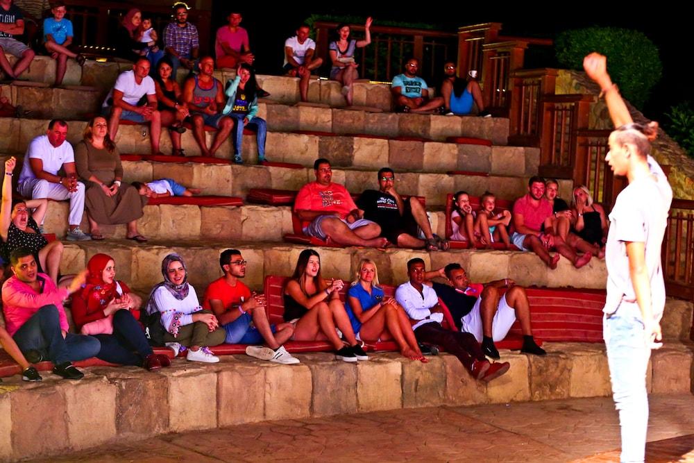 Hotel Charmillion Club Aquapark Sharm el Sheikh Esterno foto Audience at the Sun City resort