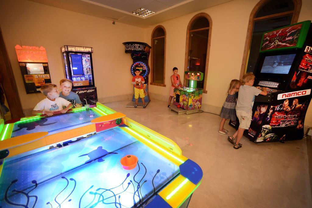 Hotel Charmillion Club Aquapark Sharm el Sheikh Esterno foto Air hockey table