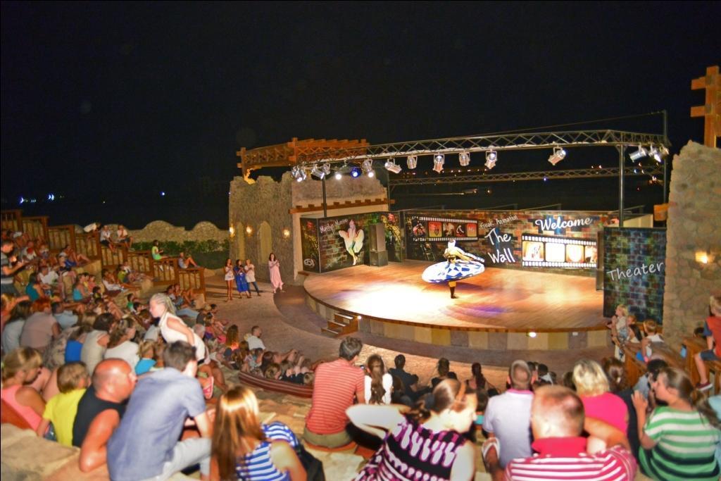 Hotel Charmillion Club Aquapark Sharm el Sheikh Esterno foto The amphitheater at the resort