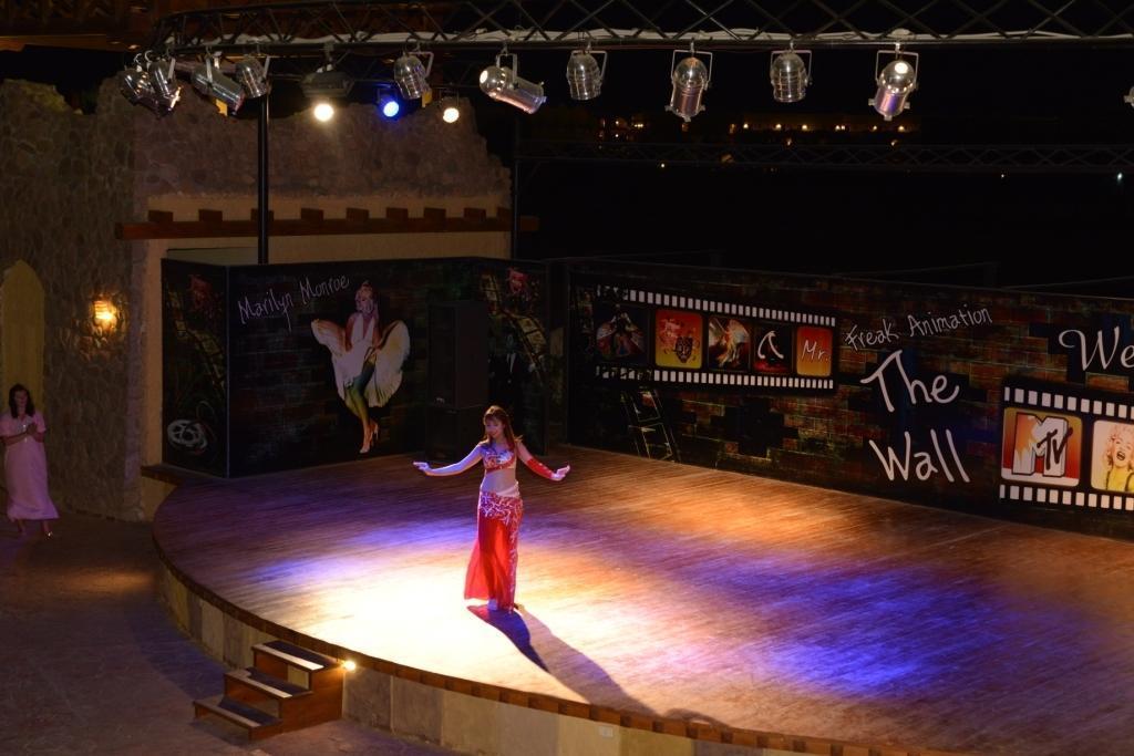 Hotel Charmillion Club Aquapark Sharm el Sheikh Esterno foto The Wall performance