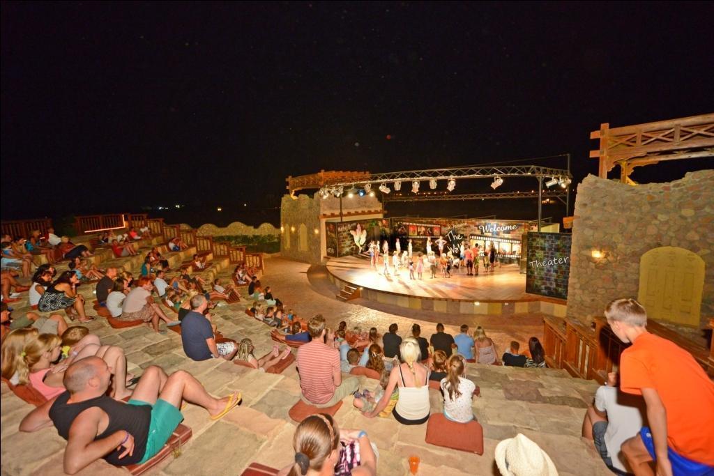 Hotel Charmillion Club Aquapark Sharm el Sheikh Esterno foto The amphitheater at the resort