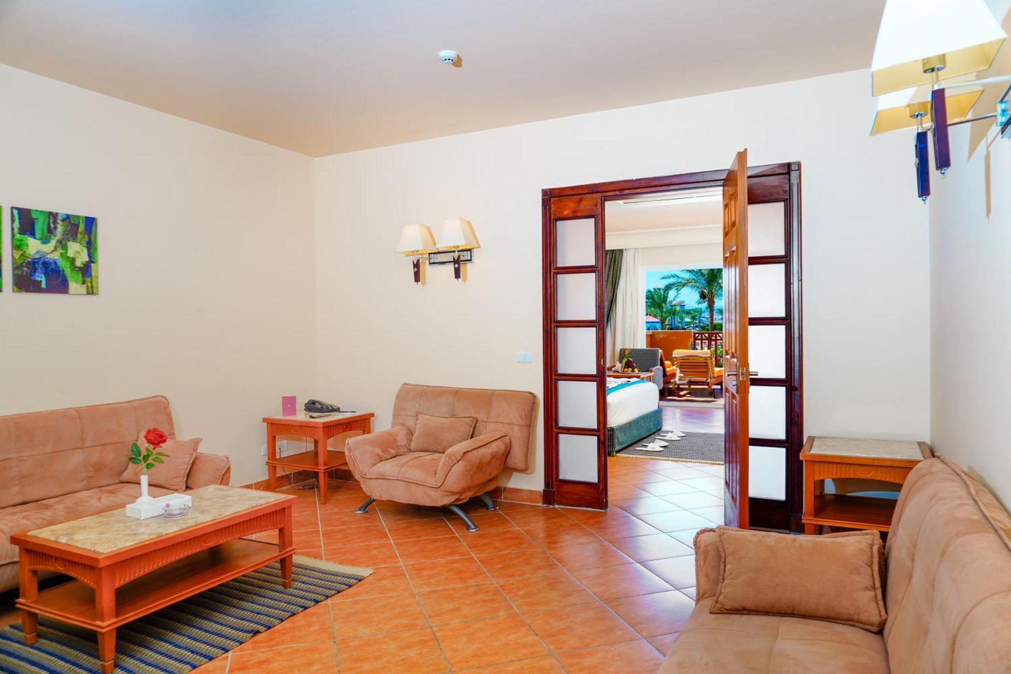 Hotel Charmillion Club Aquapark Sharm el Sheikh Camera foto A suite at the hotel