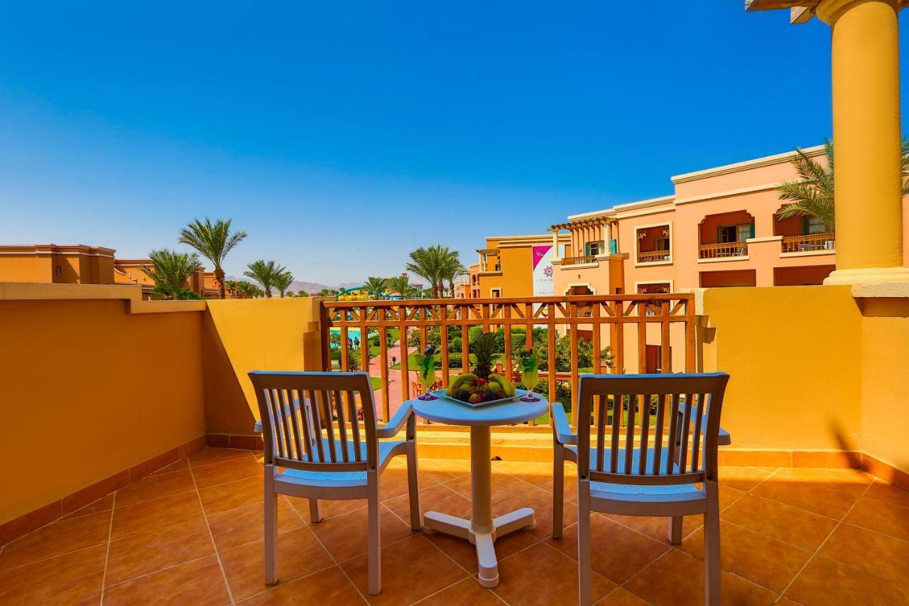 Hotel Charmillion Club Aquapark Sharm el Sheikh Esterno foto A balcony in a hotel